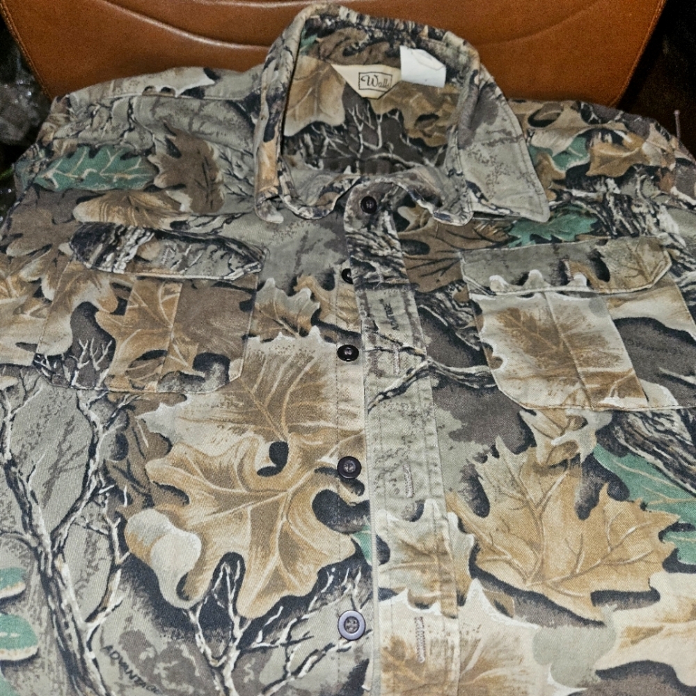 Wall's "Advantage" Real Tree camo long sleeve button-up